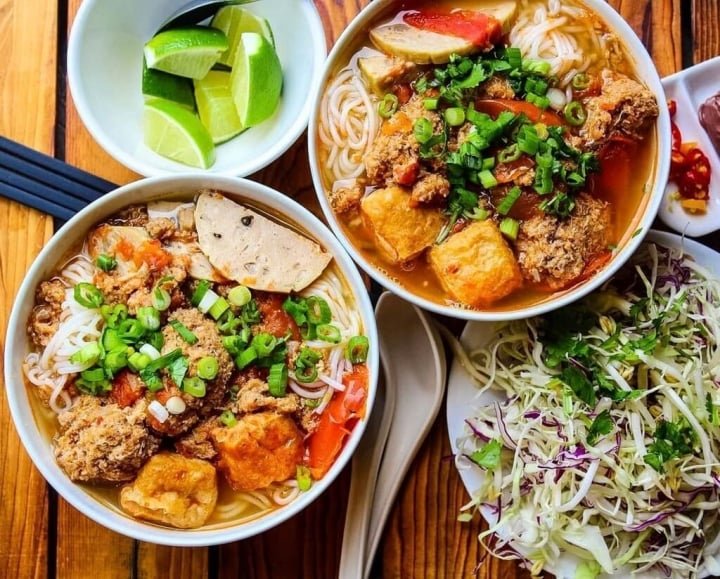 Bún riêu cua – Bánh khọt