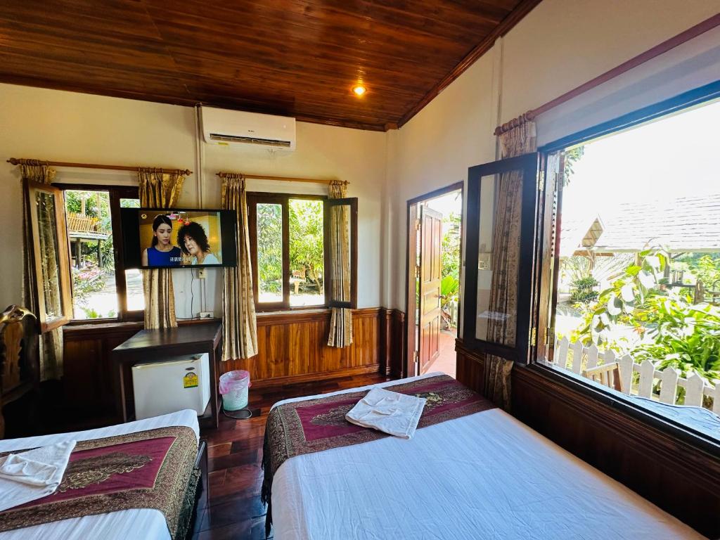 Kingkham Riverside Hotel