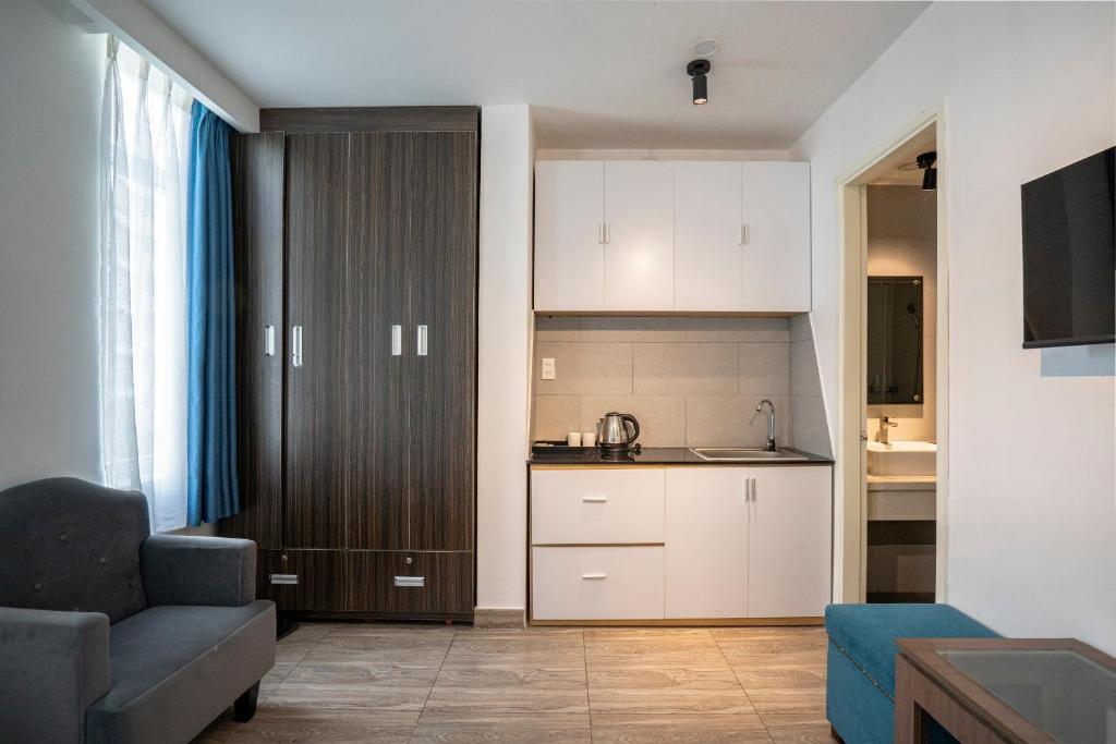 La Airport Tan Binh Hotel