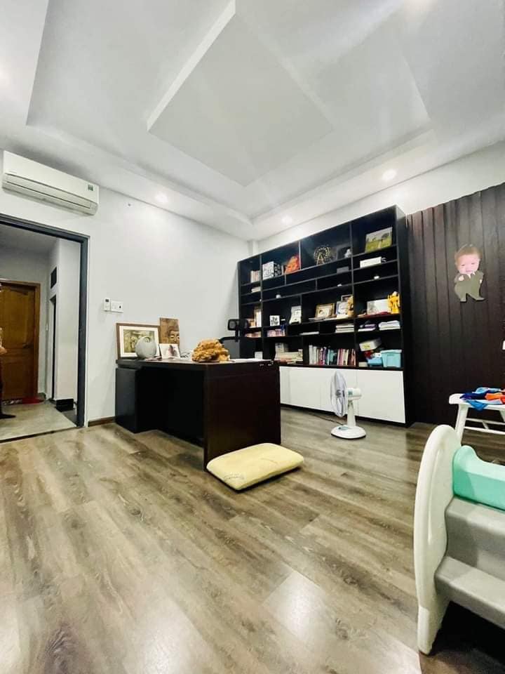 BÁN NHÀ MẶT TIỀN SÂN GOLF