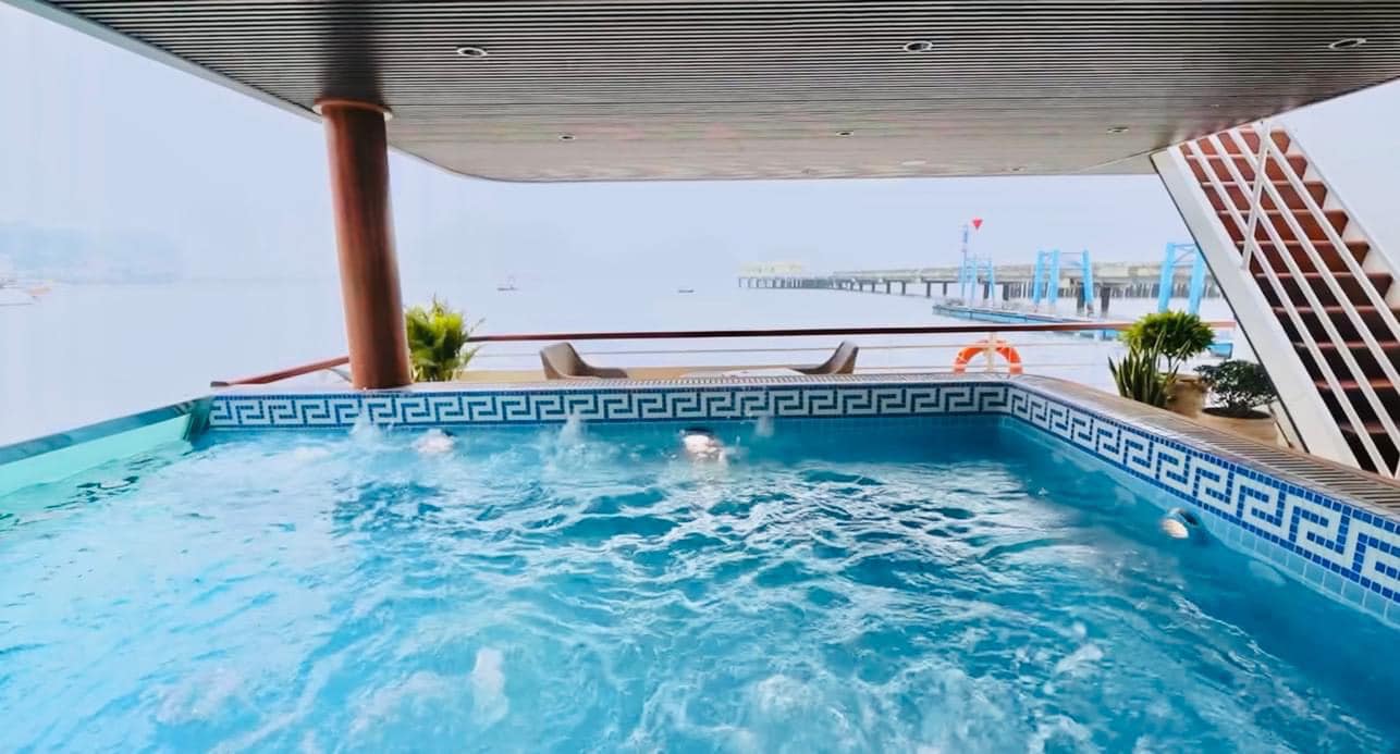 BLACK PEARL CRUISE 5*