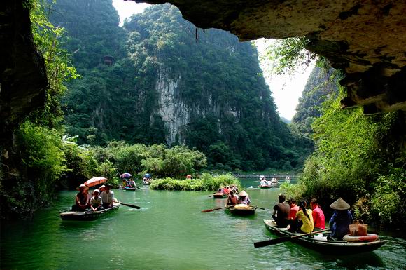 Tour Ninh Bình Trong Ngày: Hà Nội – Bái Đính – Tràng An