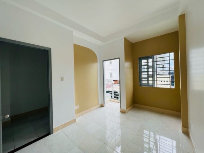 NHÀ CẠNH UBND QUẬN 10