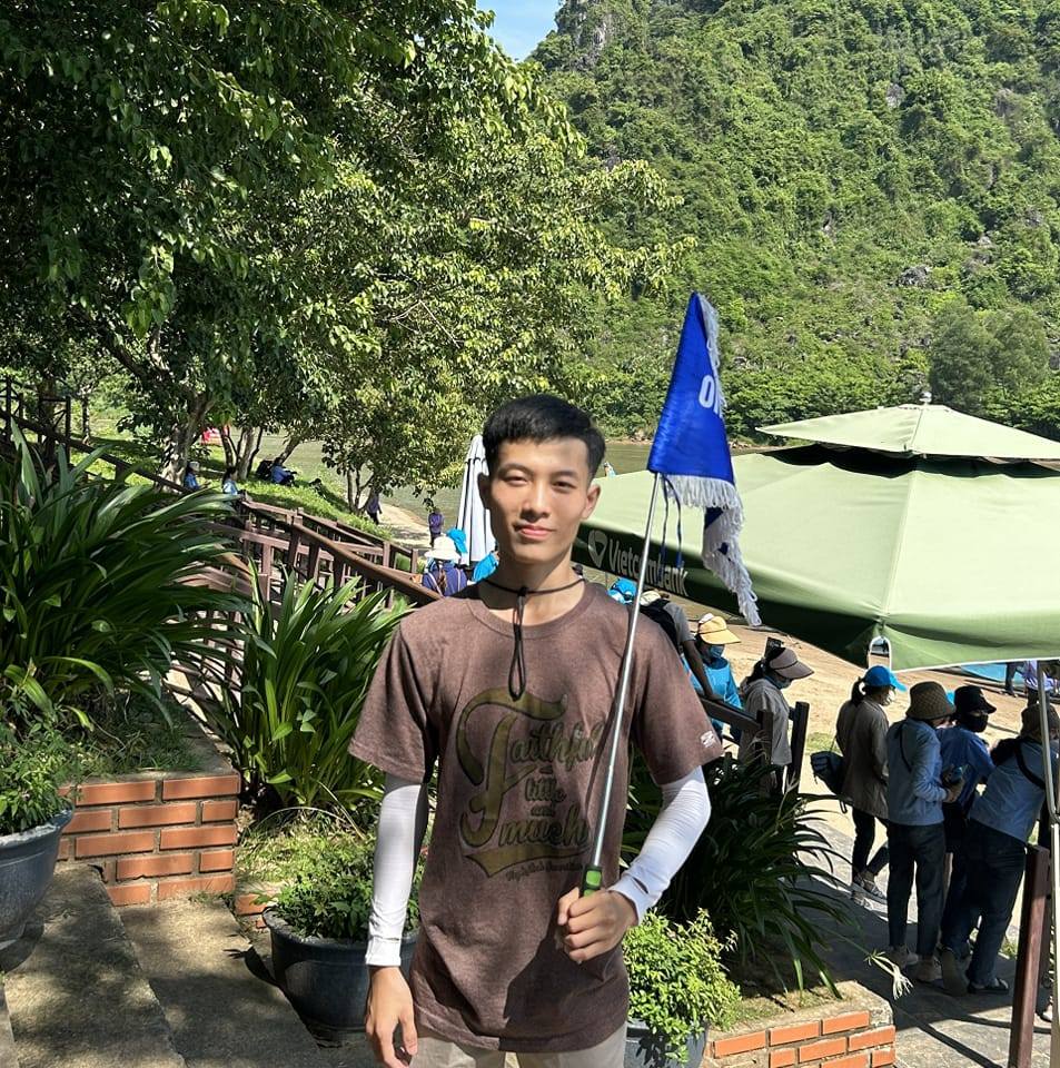 Hướng dẫn viên