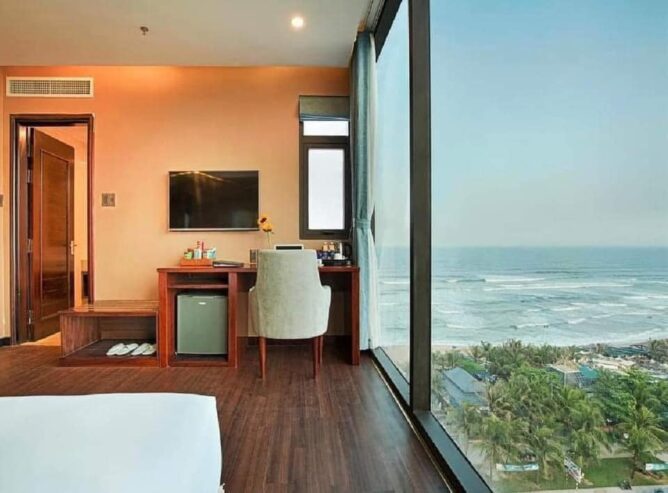 Yarra Ocean Suites Danang