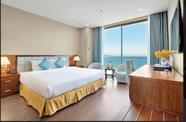 Yarra Ocean Suites Danang